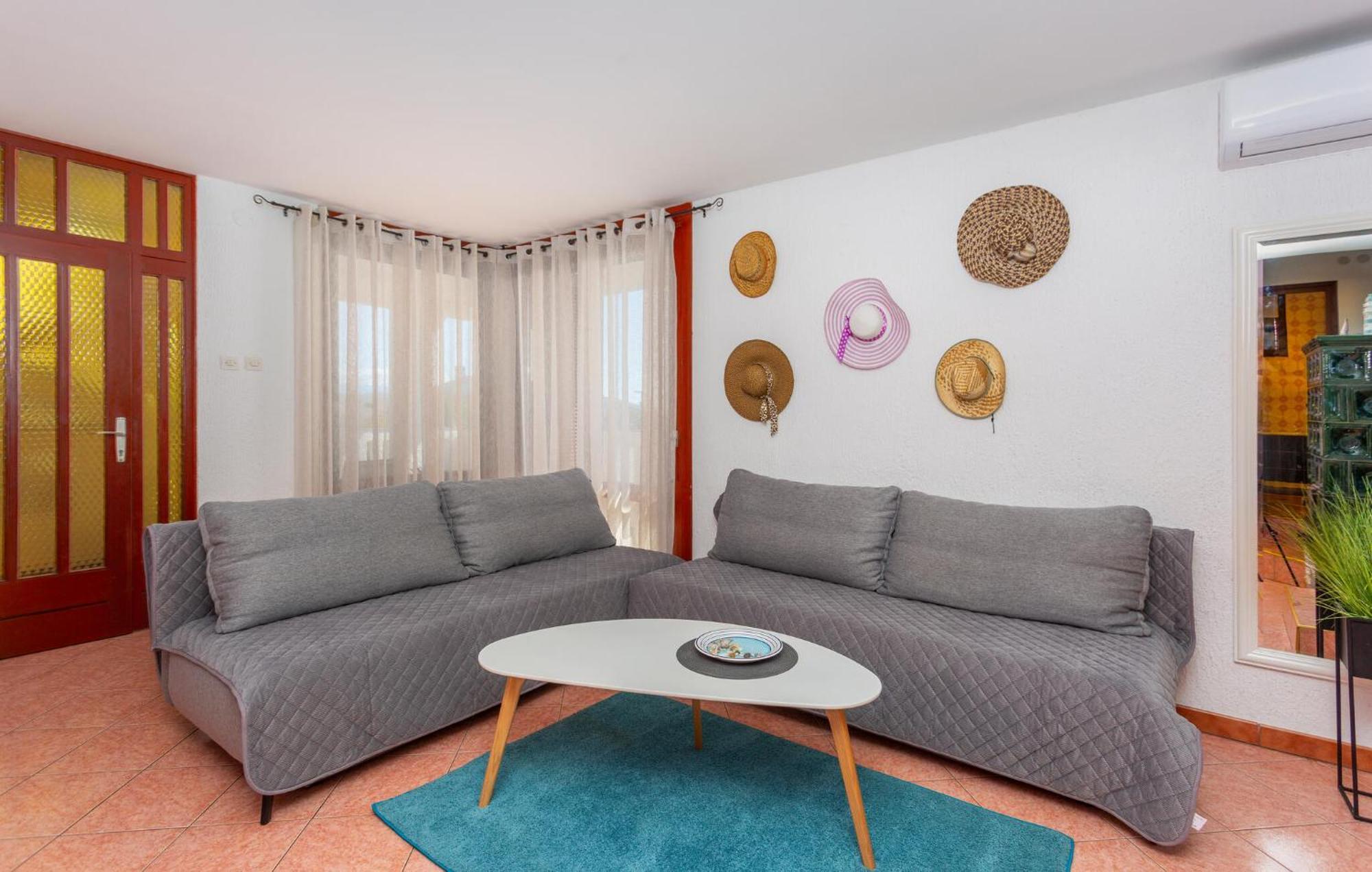 3 Bedroom Stunning Apartment In Krk Krk Town Eksteriør billede