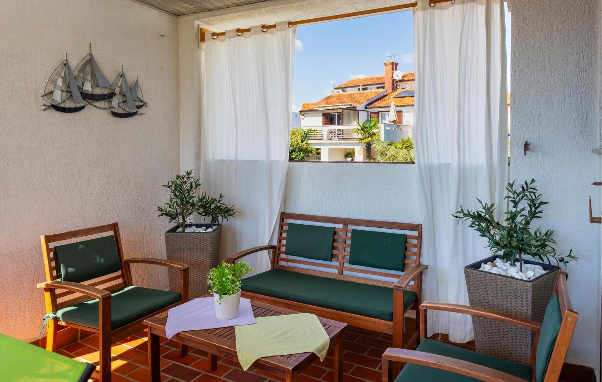 3 Bedroom Stunning Apartment In Krk Krk Town Eksteriør billede